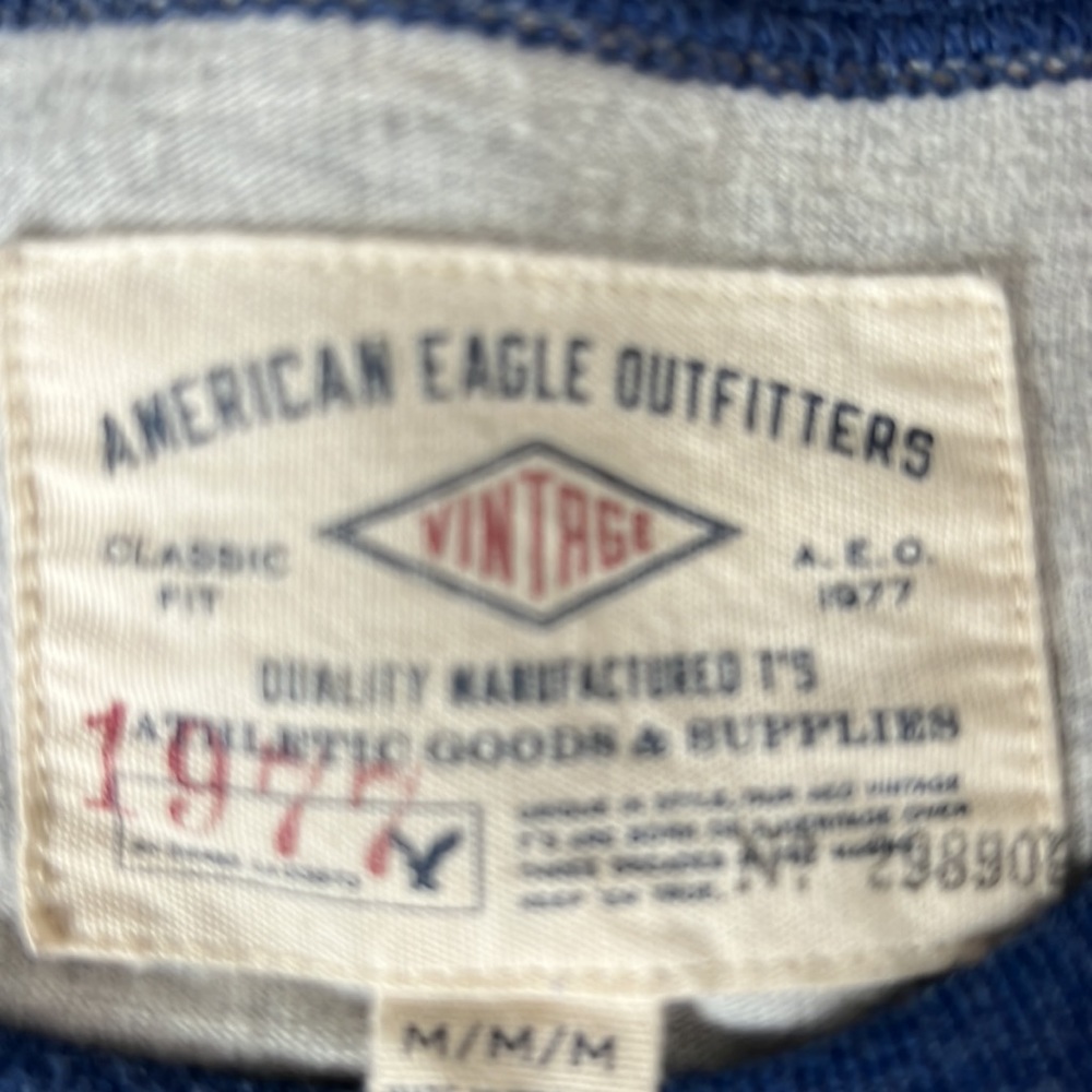 Like new mens American Eagle shirt - Picture 2 of 3